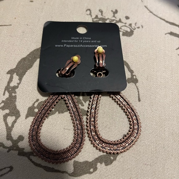 Pair of Clip on Paparazzi Earrings, 1 1/2 wide, 2 1/2 long. NWOT - Picture 2 of 5